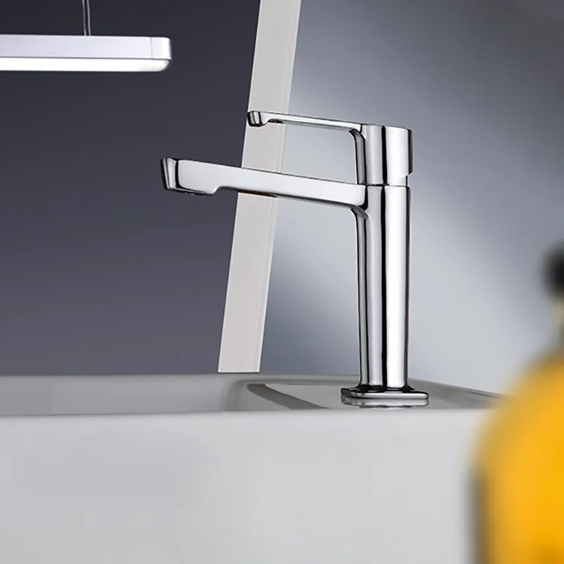 Photo d'un robinet de couleur inox.