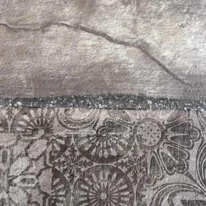 Photo d'un mur décoratif gris.