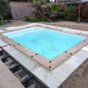 Photo de margelles de piscine.